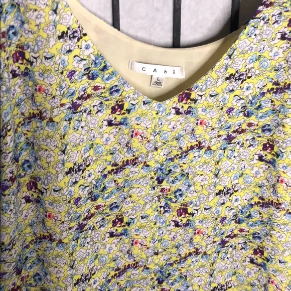 CABI SCATTER PRINT FLORAL CAMI Sz L - Picture 5 of 10